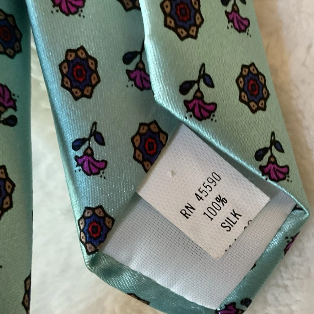 Silk tie